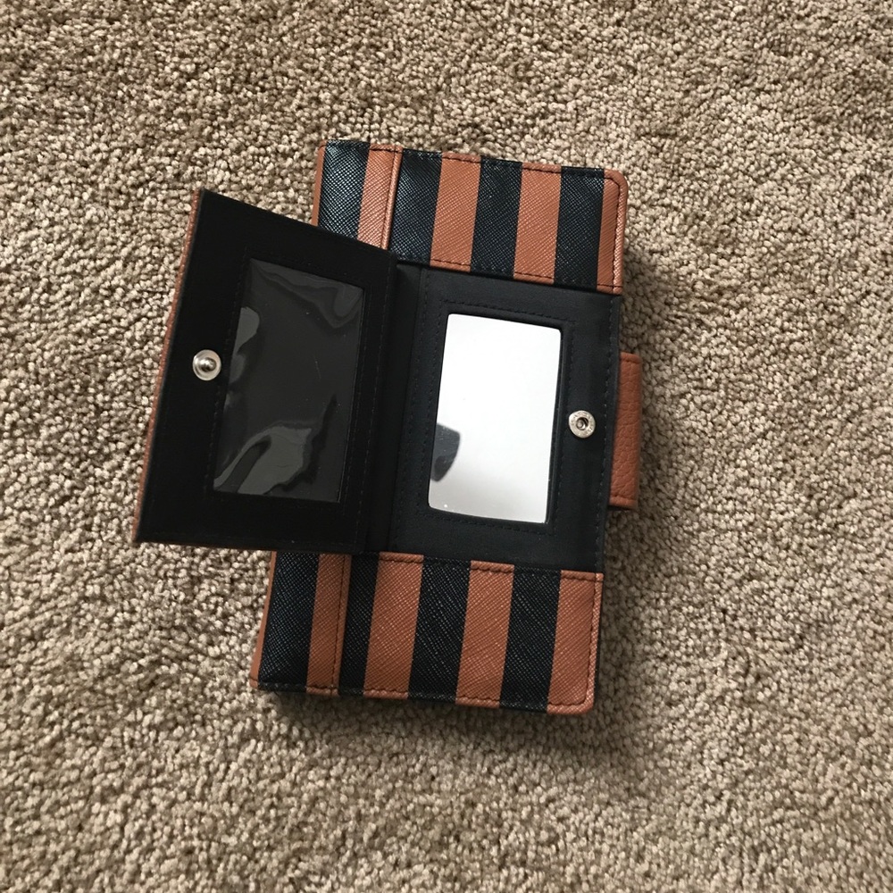 🚫🚫SOLD🚫🚫Wallet - Picture 2 of 3