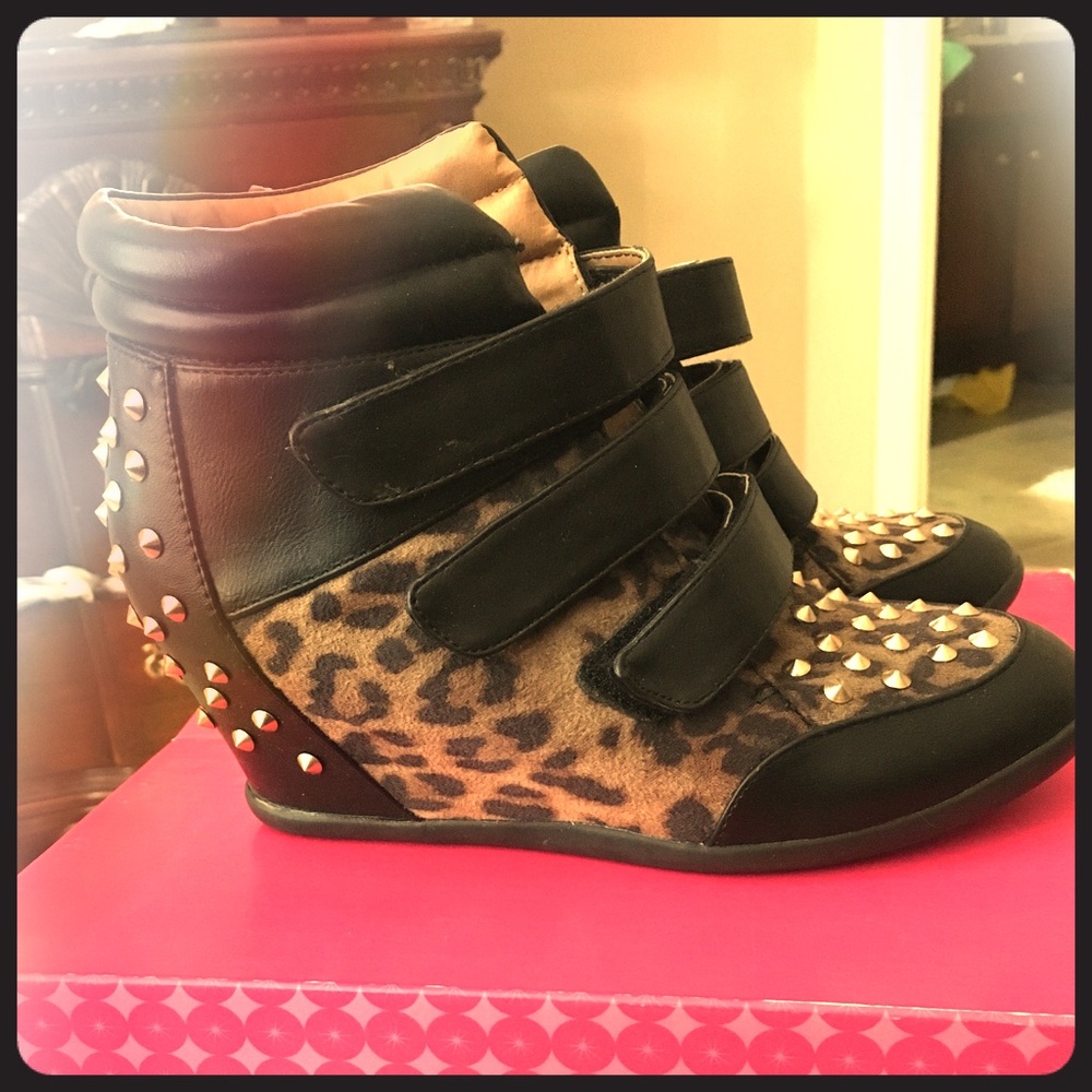 Wedge sneakers