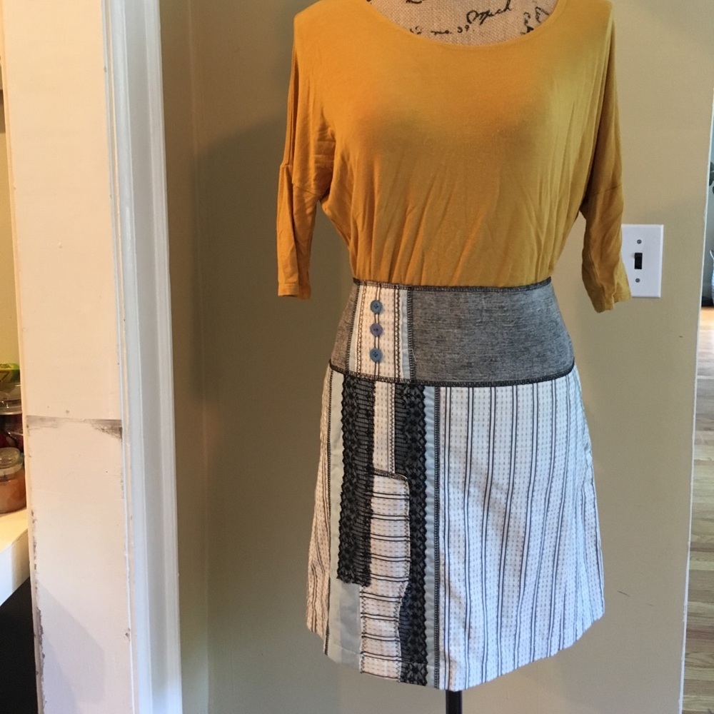 Fitted skirt