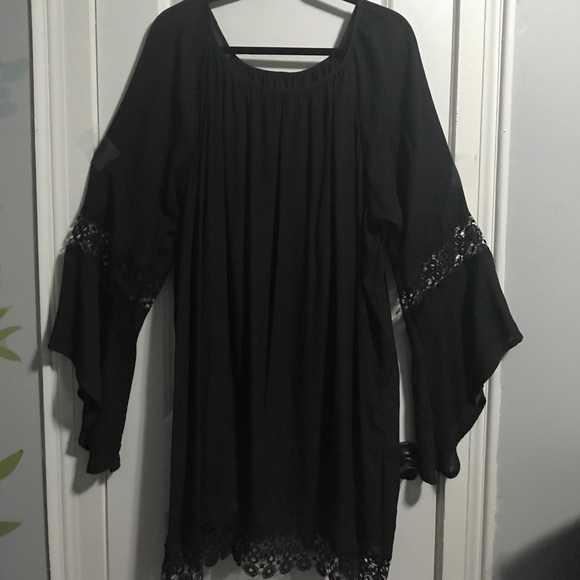 Wrangler Dresses & Skirts - Lace inset sleeve/hem dress