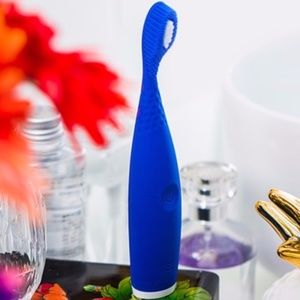 Foreo Issa Play Sonic Toothbrush in Colbalt Blue