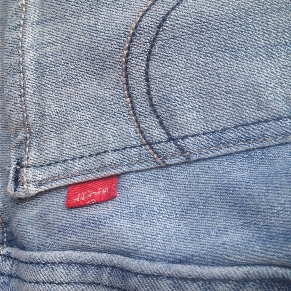 Levi's! - Picture 2 of 7