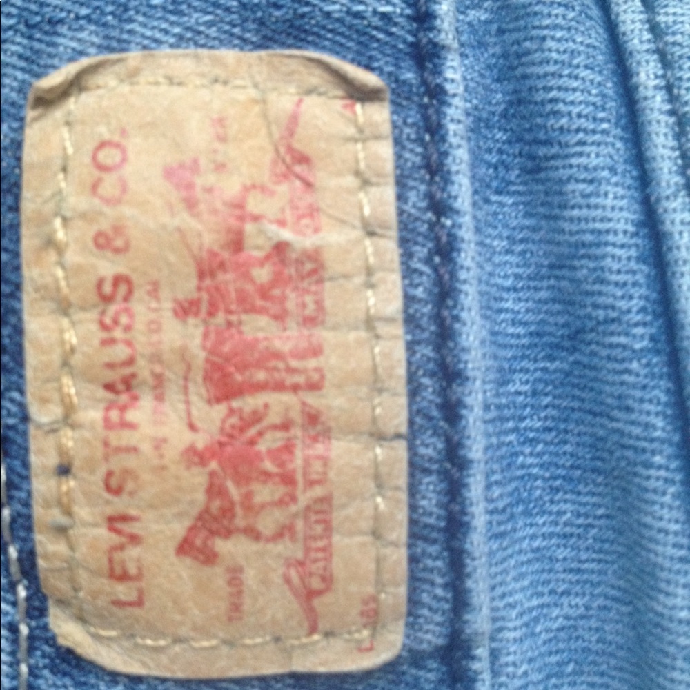 Levi's! - Picture 3 of 7