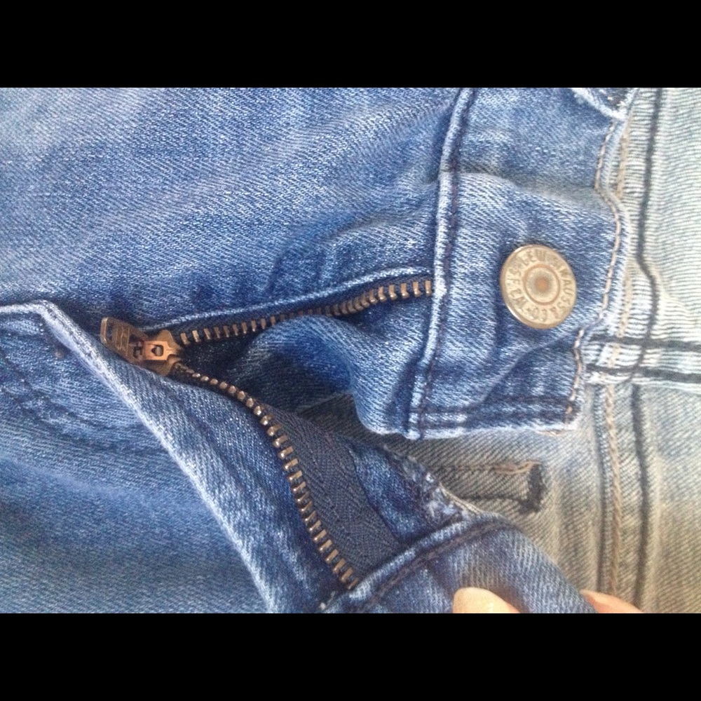 Levi's! - Picture 4 of 7
