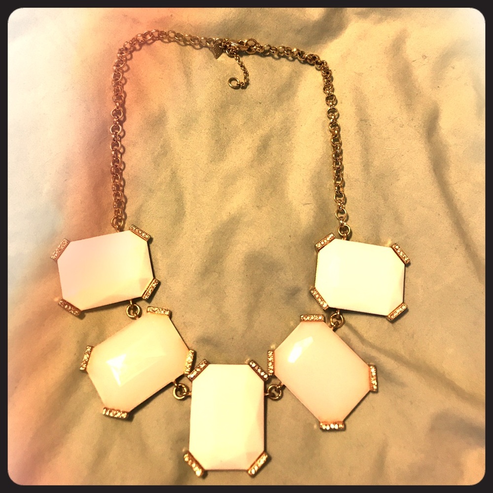 Gorgeous banana republic necklace