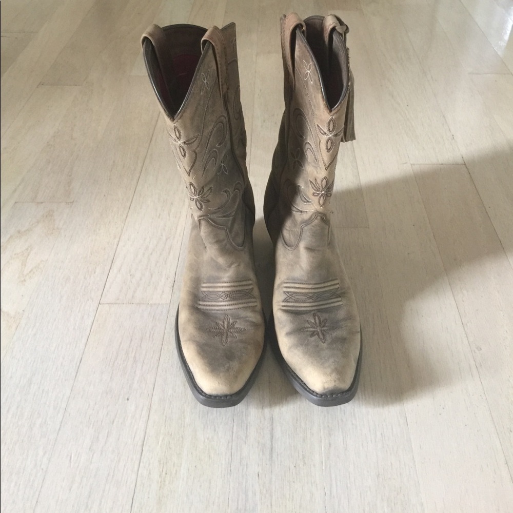 Ariat women's boots size 6