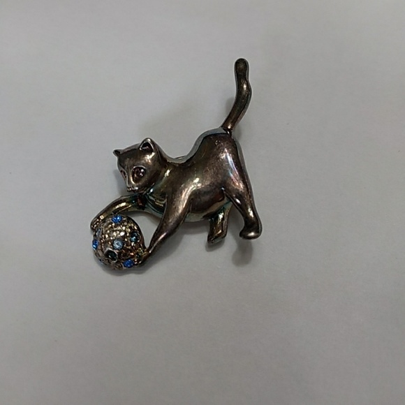 Jewelry - **Sale - Limited Time** Silver Tone Cat Pin 