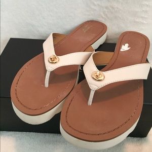 COACH 7.5M Shelly Semi-Matte Calf white flip flop