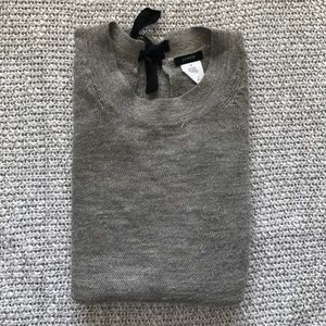 Sparkling sweater with ribbon closure