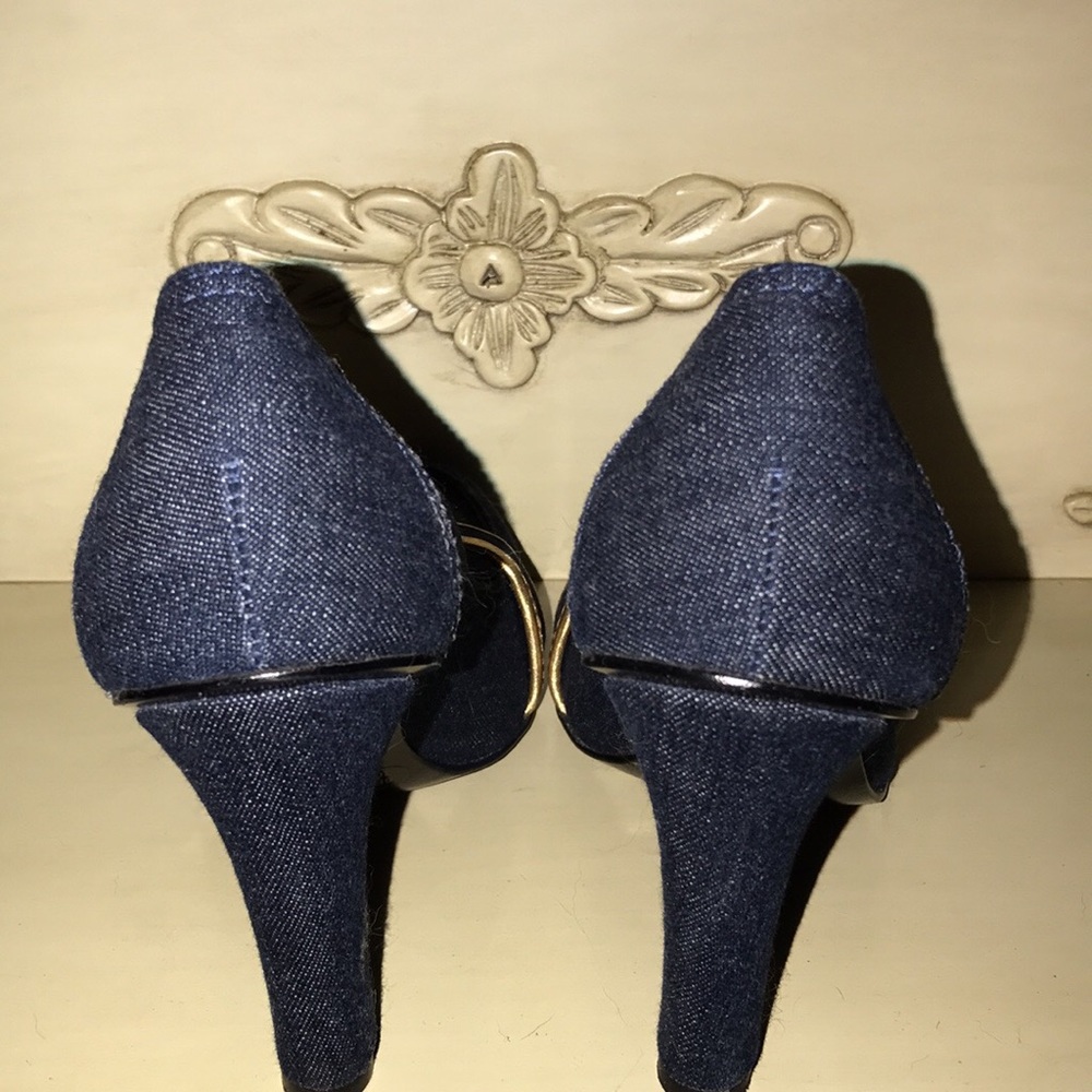 BCBG Pumps - Picture 4 of 4