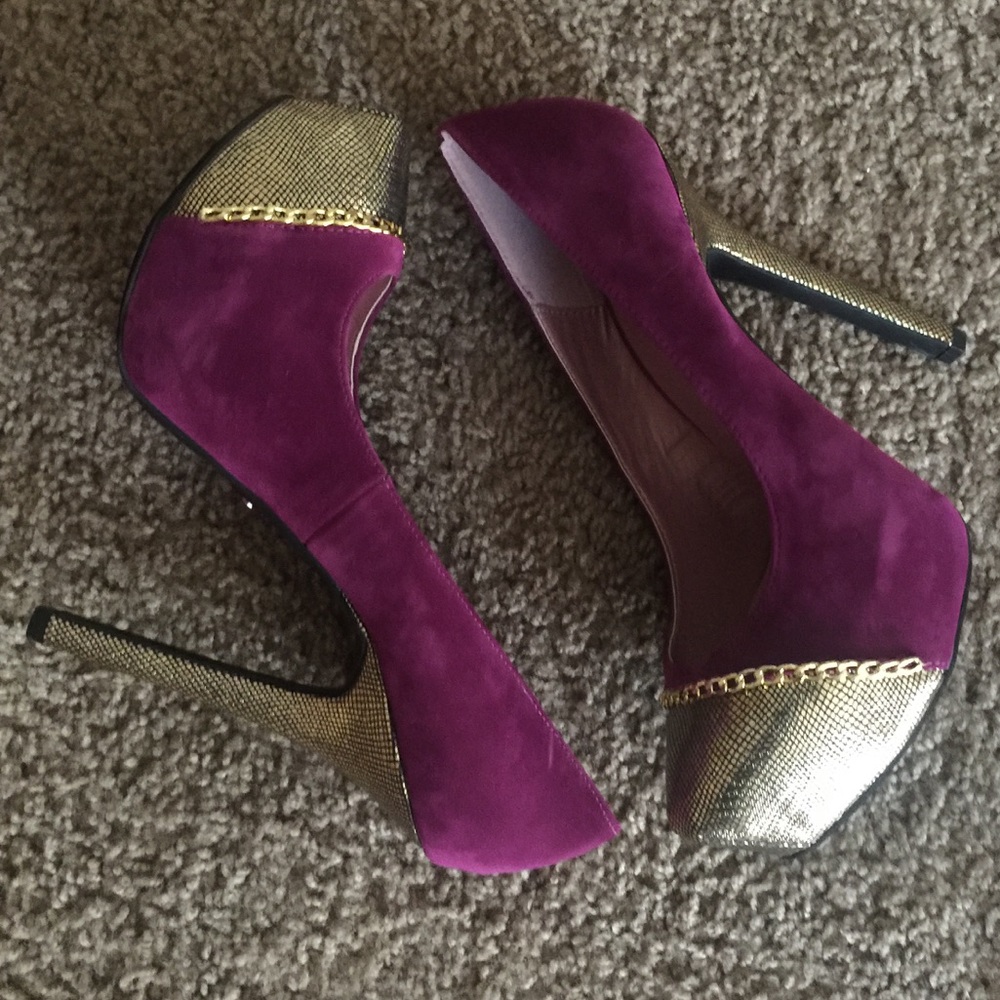 Brand New! Never worn colorblock pumps