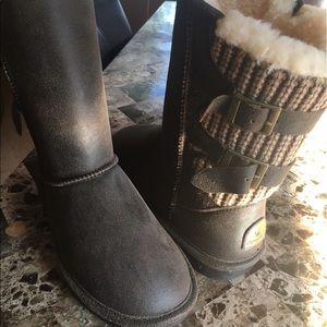 ⭐️NEVER WORN BEARPAW BOOTS⭐️