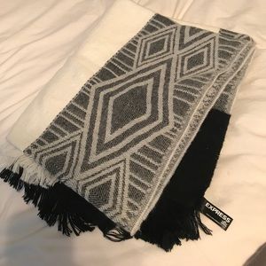 Express blanket scarf