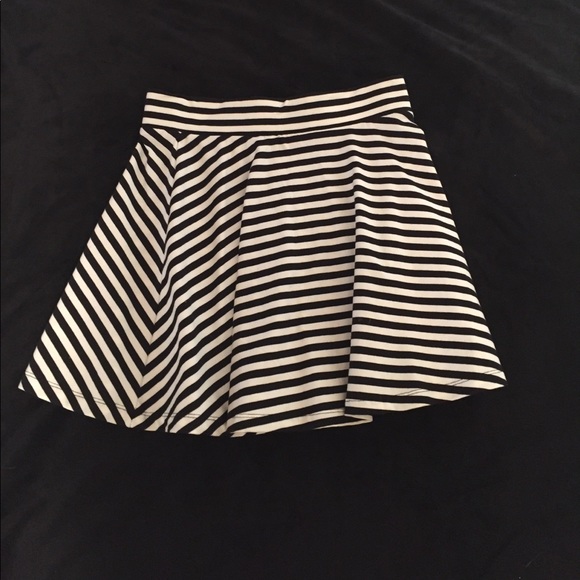 Divided Dresses & Skirts - H & M Divided skater skirt