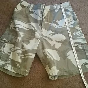 Wrangler sz 36 Camouflage cargo shorts