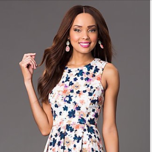 Jessica Simpson Floral Printed Shift Dress - Picture 1 of 7