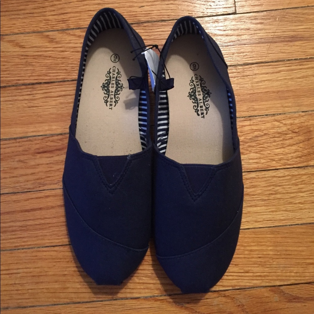 🤑5/$25 SALE🤑 Blue Slip On Shoes size 9 NWT