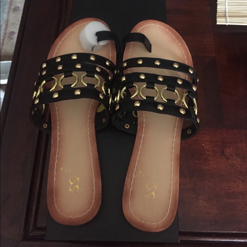 Black and gold scene dress flip flops