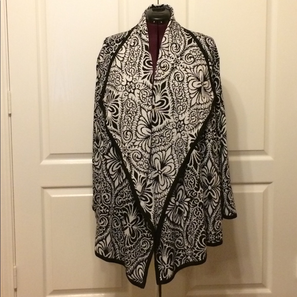 +CLOSET CLOSING SALE Sweater by Nicaya