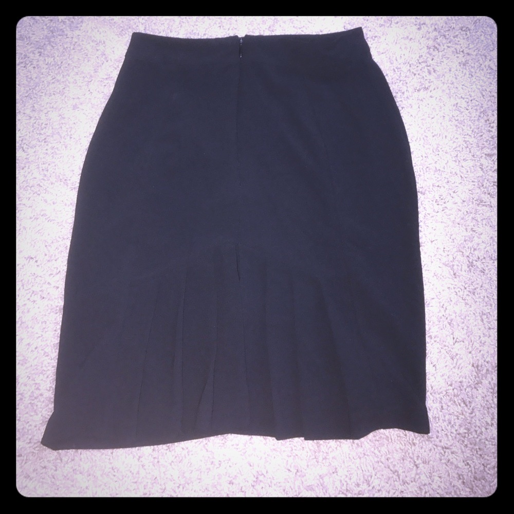 Black pencil skirt!