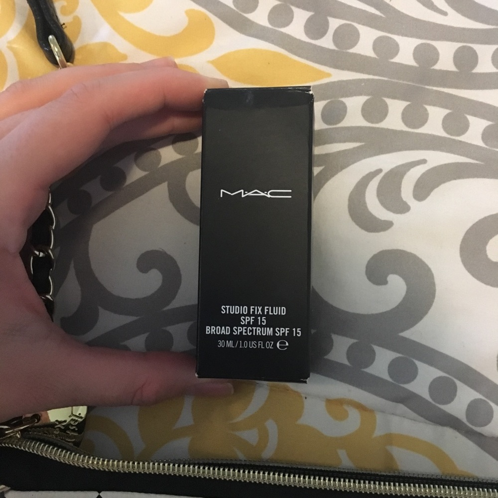 Mac Studio Fix Fluid Foundation NC 10