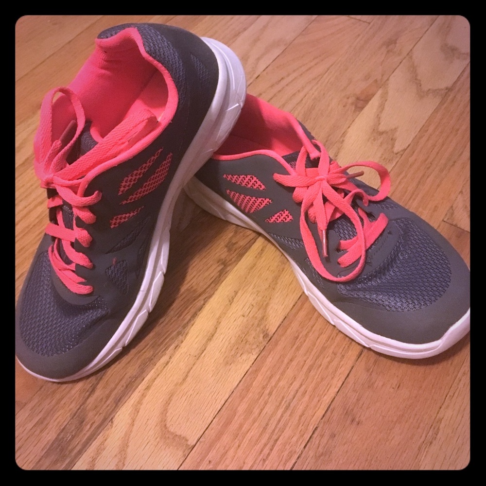 Danskin Now Sneakers sz 8