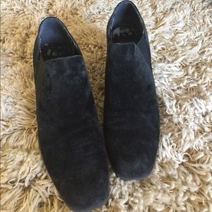 Black booties Aerosoles size 9
