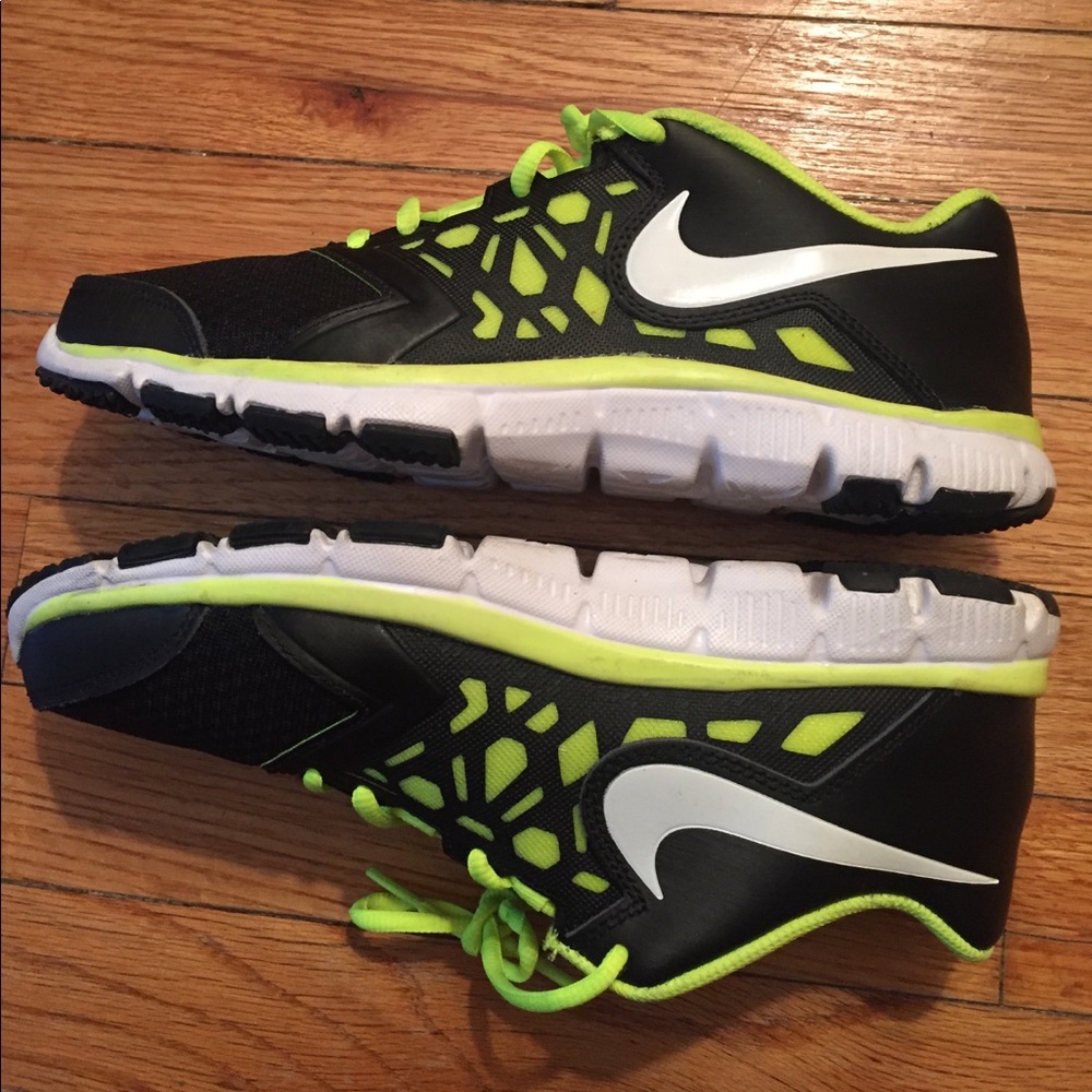 🤑SOLD🤑Nike Sneakers size 7Y or 8 1/2W