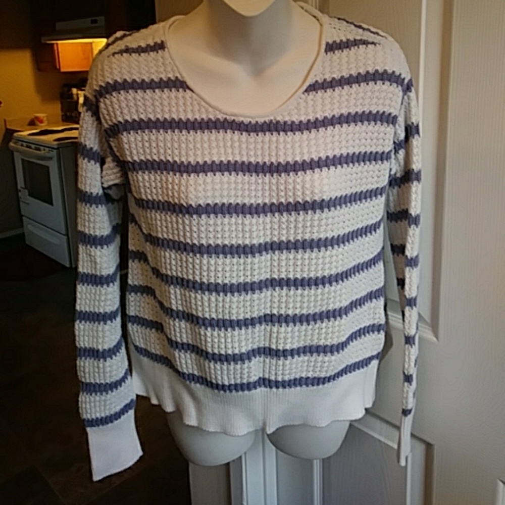 Adorable Calvin Klein Sweater