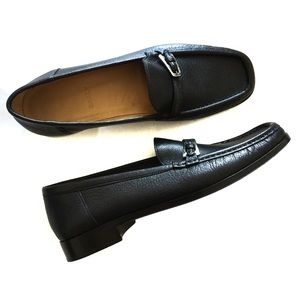 Bally black leather "Decade" slip on heel loafers Bally black leather "Decade" slip on heel loafers