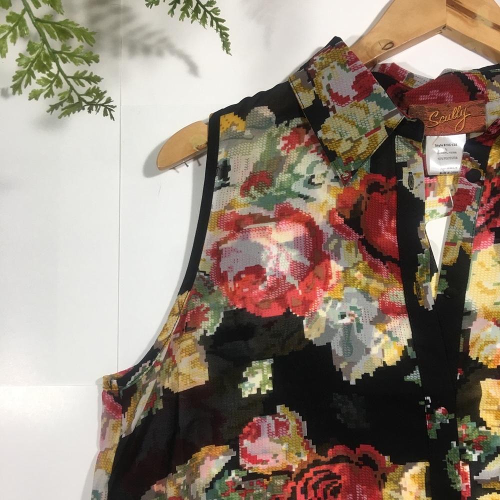 SALE 🛎 Black Floral sheer high/low button up top