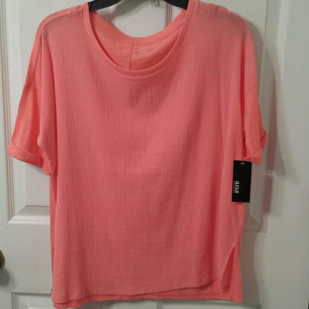 Cute Ana short sleeve drop shoulder top nwt.