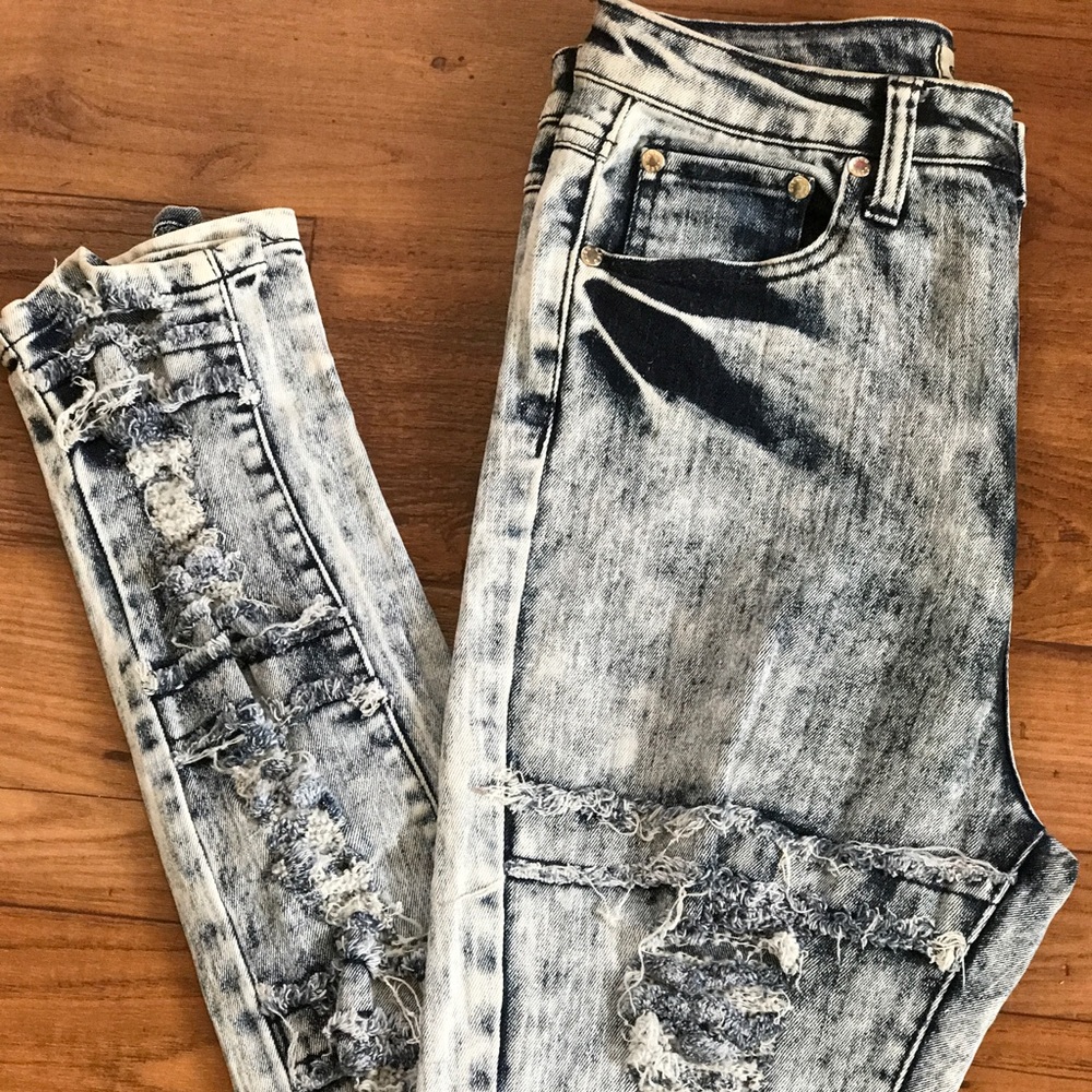 High Waisted Jeans.