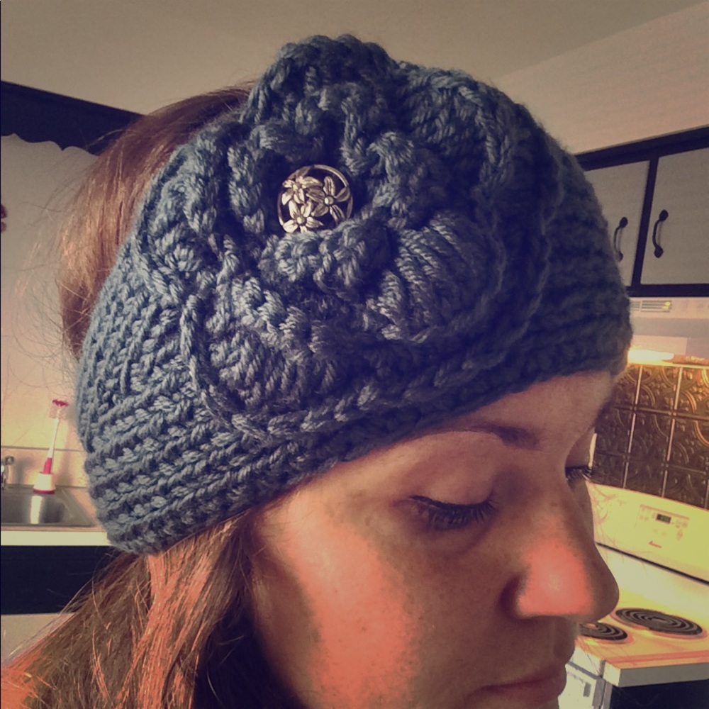 SOLD ..Alaska Chicks Headband