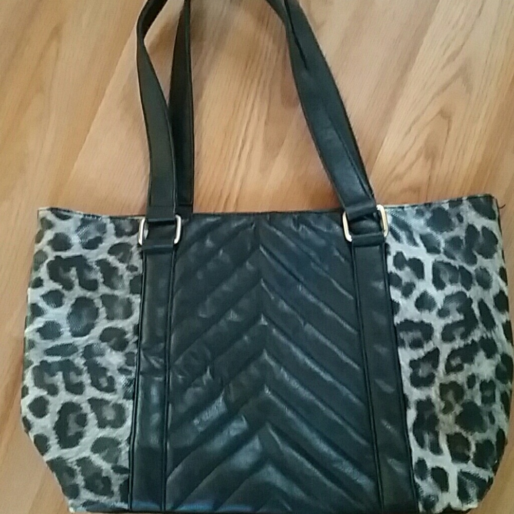 Large pocketbook with leopard design! !!!
