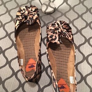 Super cute and comfy leopard print flats!
