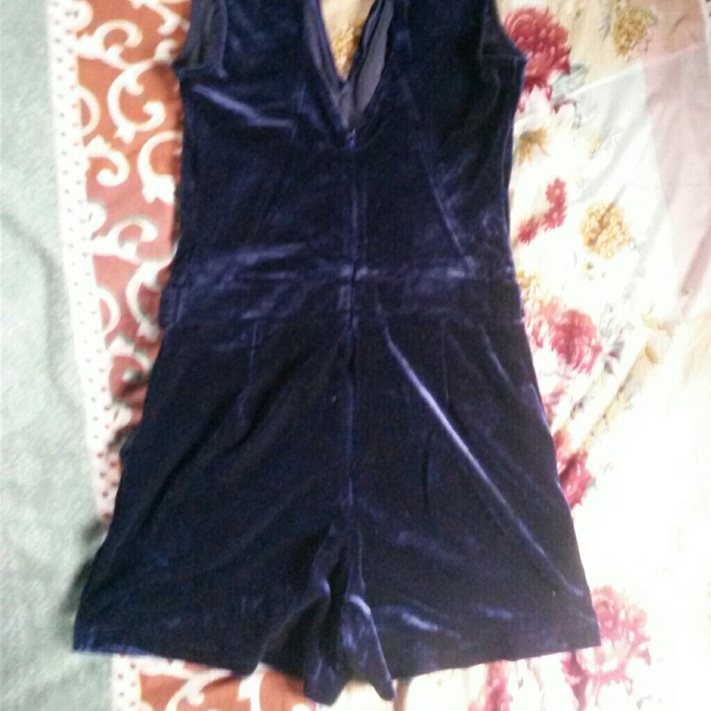 NWOT Gorgeous Romper Short - Picture 4 of 4