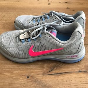 WOMENS NIKE DUAL FUSION RUN 3