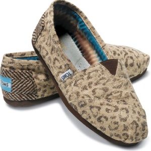 {TOMS shoes} animal print 🐯