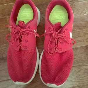 Nike Roshes. Woman's