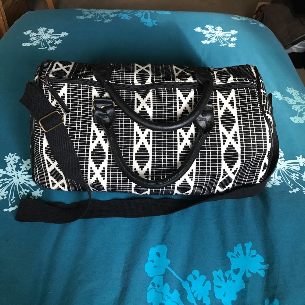 Black-and-Cream Patterned Travel Bag