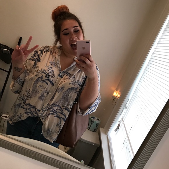 Meet Your Seller, Taylor ✨ - Picture 2 of 2