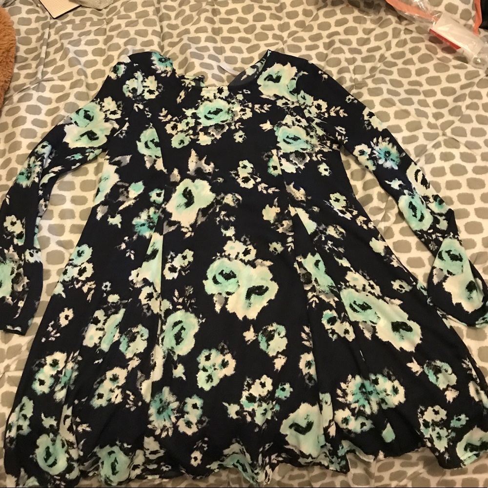 NEVER WORN thigh length dress 💙💙