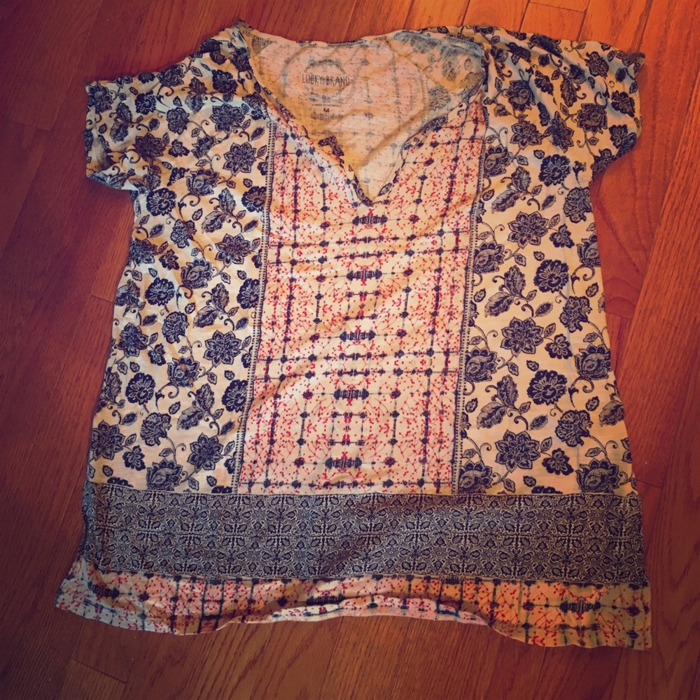 Never worn Lucky Brand tee