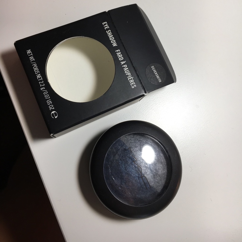 M.A.C eyeshadow in colorway "Silversmith"