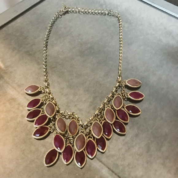 Francesca's mauve& berry tiered costume necklace - Picture 2 of 3