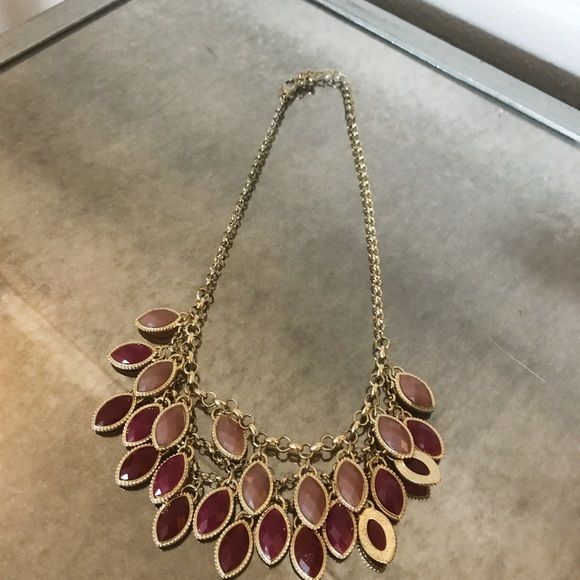 Francesca's mauve& berry tiered costume necklace - Picture 3 of 3