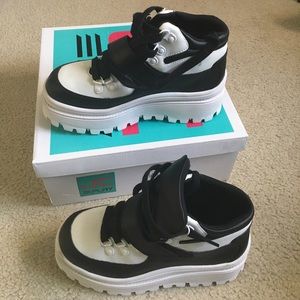 JC Play Top Peak boots