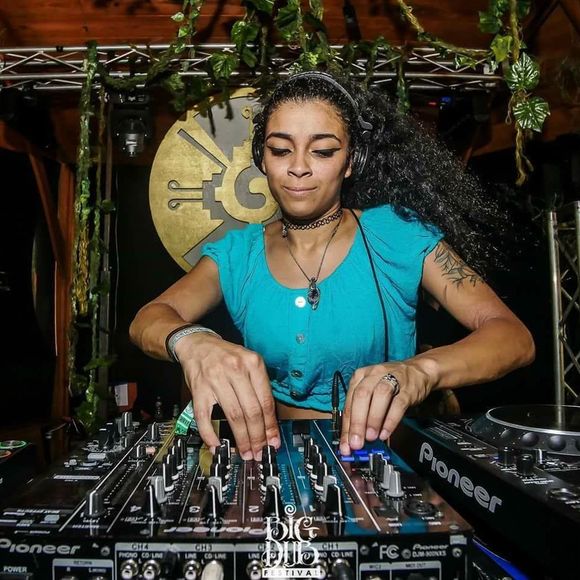 Meet your Posher, Gaby - Picture 1 of 1