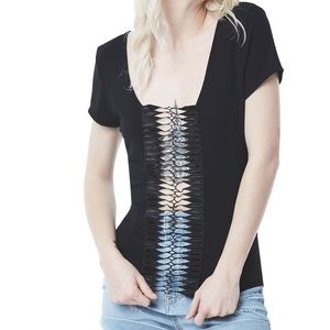 Emma & Sam LF Black ladder tee xs